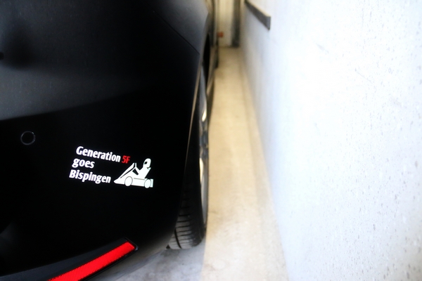 Sticker "Generation 5F goes Bispingen" auf der Heckschütze eines SEAT LEON 5F
