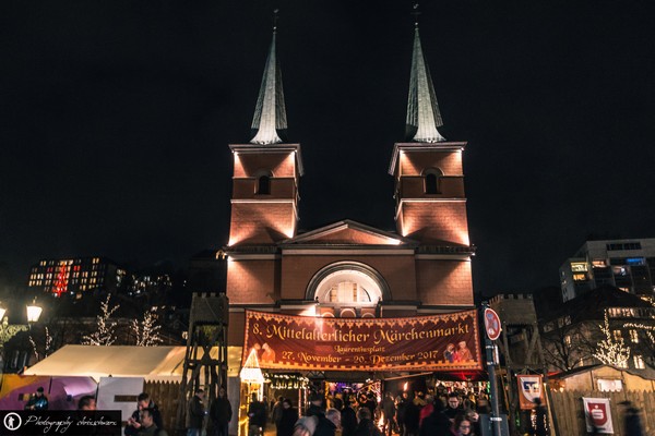 Mittelalterlicher Weihnachtsmarkt auf dem Laurenziusplatz in Wuppertal