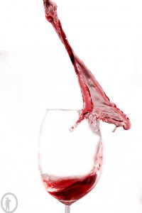 Rotwein-Splash, aufgenommen mit sehr kurzer Verschlusszeit