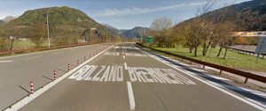 Beginn der italienischen Autobahn hinter dem Mauthäuschen (Ticket ziehen)
