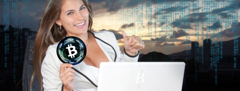 Frau mit Bitcoin